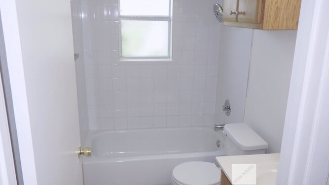 Building Photo - 313 Tarasco St