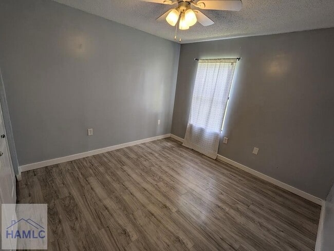 Building Photo - 600 Thornwood Way