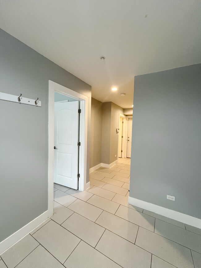 Building Photo - 3527 S Parnell Ave