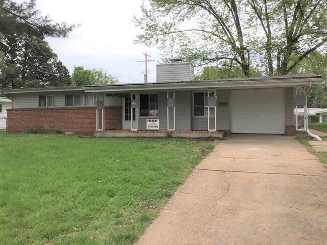 Building Photo - 2740 Holiday Hill Dr