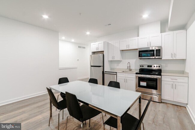 Building Photo - 317 N 41st St