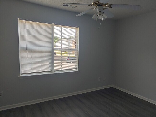 Foto del edificio - Townhome!!