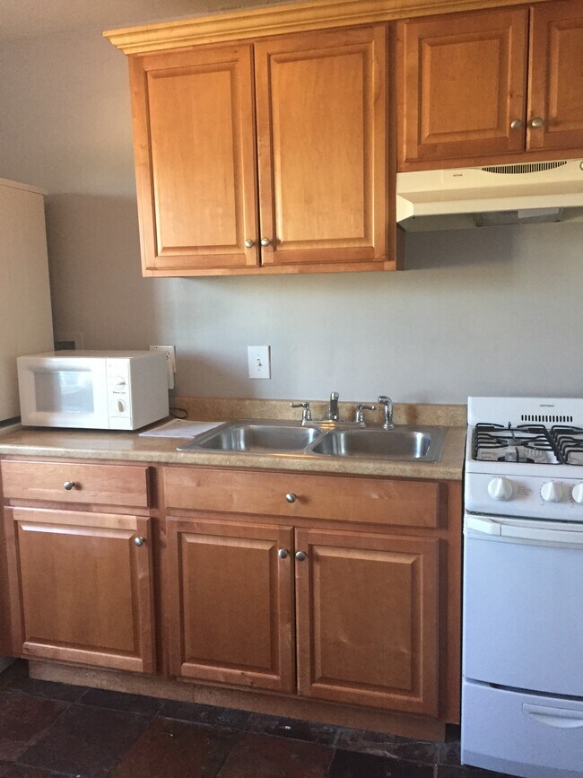kitchen - 3937 Madison Ave