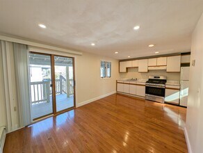 Building Photo - 6 Evergreen Sq