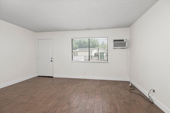 Foto del edificio - 5175 2nd St