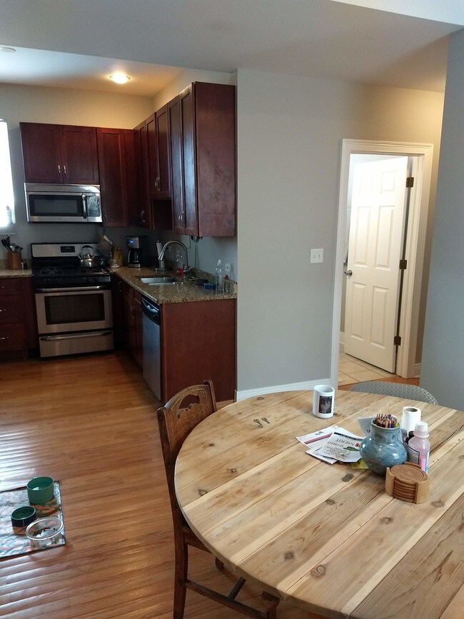 Foto del edificio - 875 N Richmond St