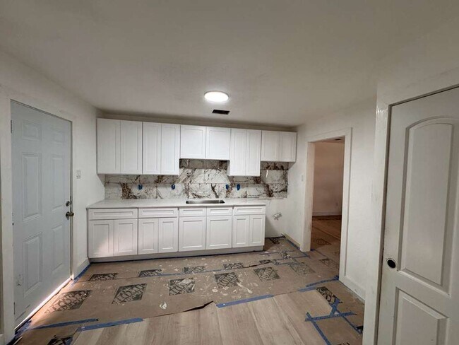 Foto del edificio - BEAUTIFUL HOME IN ANGLETON. MOVE IN READY!.