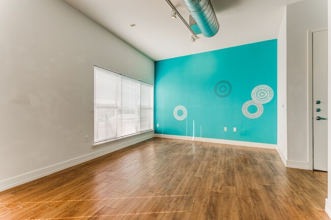 Building Photo - 1 Bedroom/1 Bath Condo Steele House Lofts