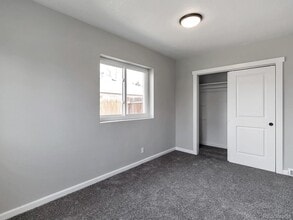 Building Photo - 1655 N Oakland St