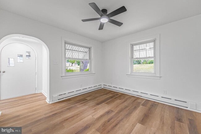 Building Photo - 219 S Pleasantview Rd