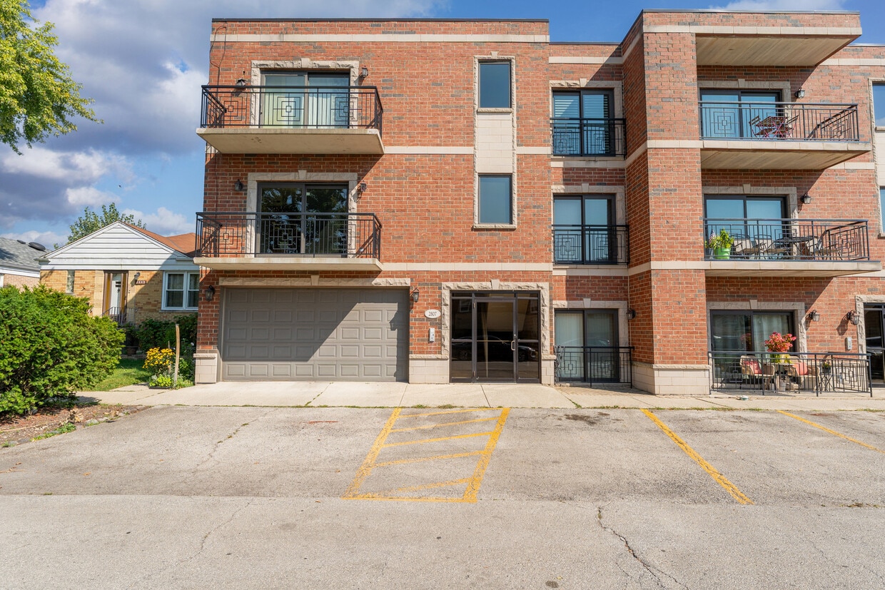 Primary Photo - 2807 N 75th Ct