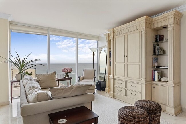 Foto del edificio - 4779 Collins Ave