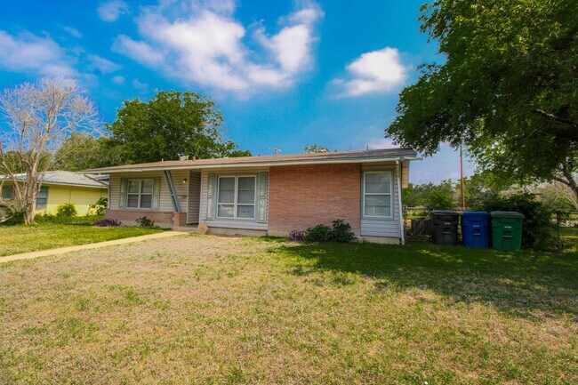 Building Photo - 3735 Invicta
