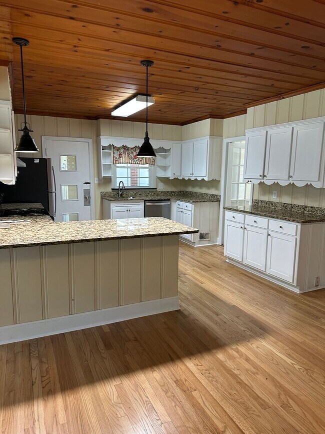 Building Photo - 3 Bedroom Ranch in Gainesville!