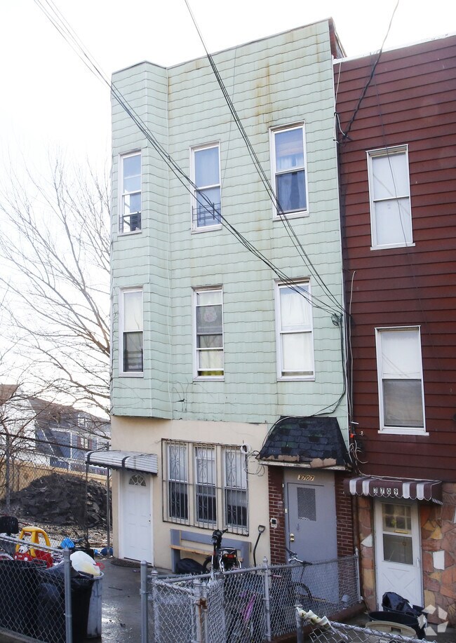 Building Photo - 3707 12th Ave