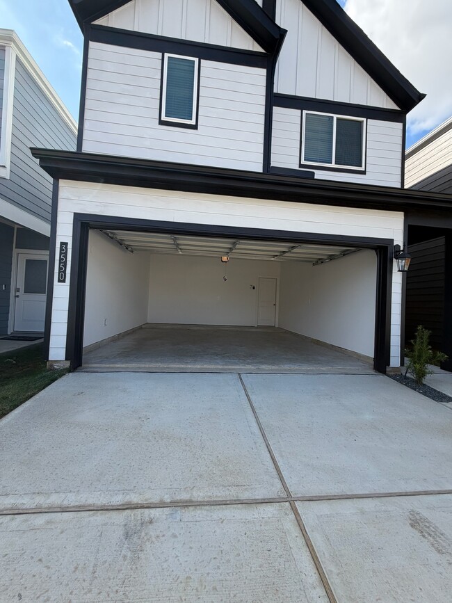 Foto del edificio - 3550 Blue Mockingbird St