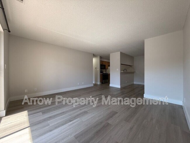 Foto del edificio - 2350 N 44th St