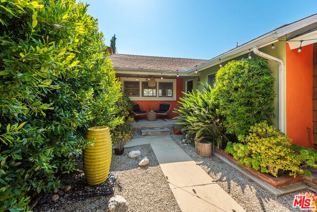 Building Photo - 4643 Nagle Ave