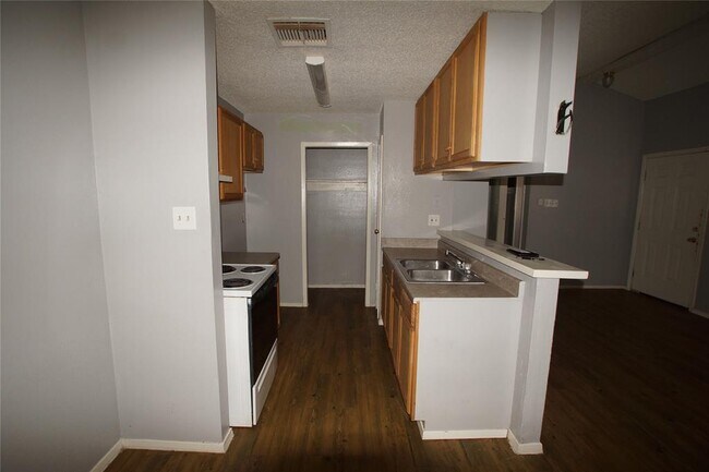 Foto del edificio - 5527 Farley Dr