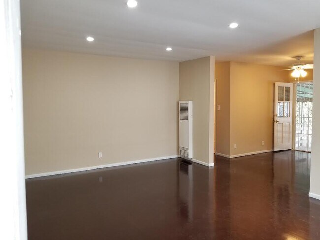 Foto del edificio - 1124 Rexford Dr