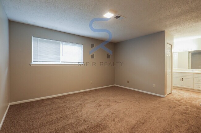 Foto del edificio - 2041 Oak Park Ln
