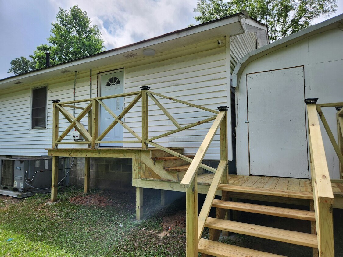389 Collins Rd Unit Studio A (NEW), Toccoa, GA 30577 Room for Rent in