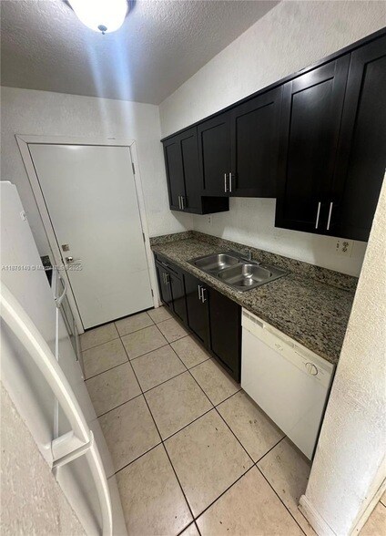 Foto del edificio - 8475 SW 94th St