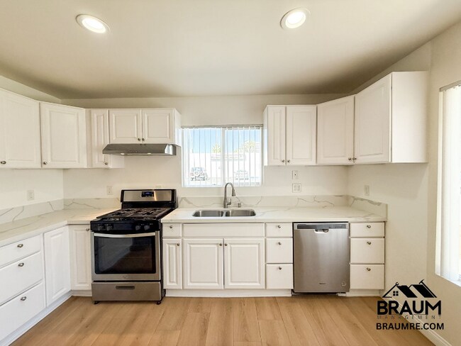 Building Photo - 1421 Centinela Ave