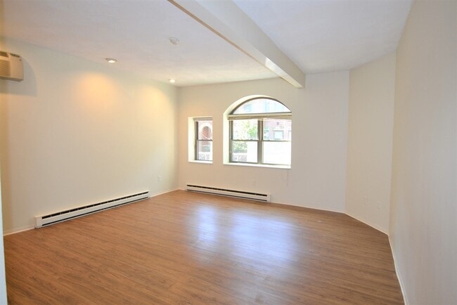 Building Photo - 67 St Germain St