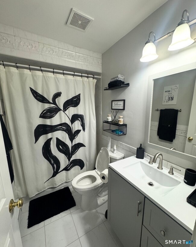 Foto del edificio - 136 Deer Hill Ave