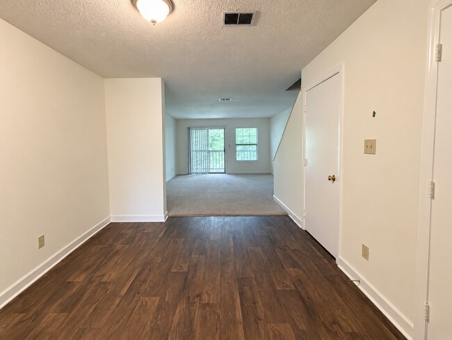 Foto del edificio - 2518-202 Avent Ferry Road