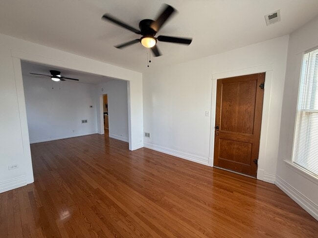 Foto del edificio - 4129 W School St