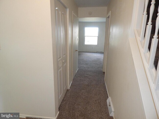 Building Photo - 447 Arnold Ct