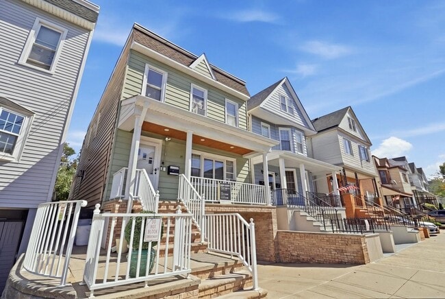 Photo - 95 W 15th Street Unit 2 House