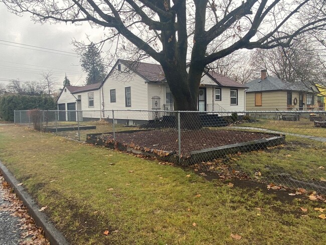 Building Photo - Audubon-Downriver Neighborhood 3+ bedroom,...