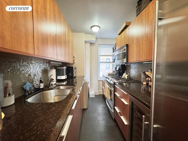 Foto del edificio - 170 E 77th St