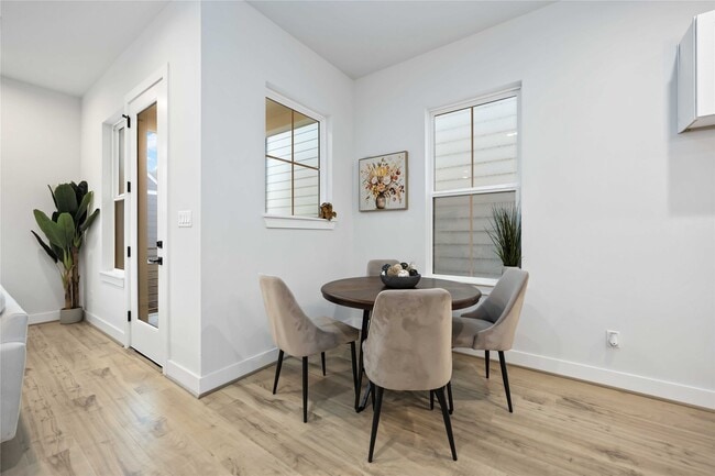 Building Photo - 6117 Campos Dr