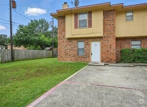 Building Photo - 3048 Tudor Ln