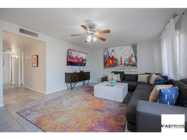 Building Photo - Unveil Your Dream Home in Scottsdale - Ful...