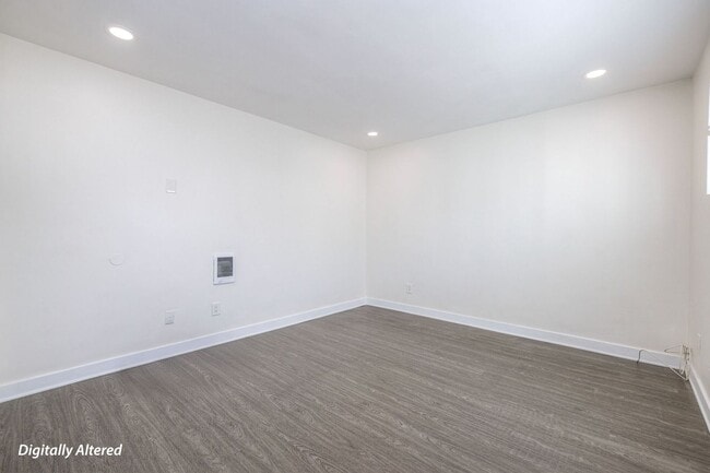 Building Photo - Updated 2-bedroom 2-bath condo in North Park!