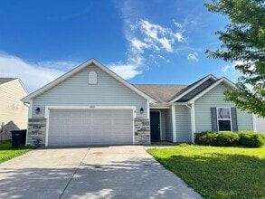 Building Photo - 2917 Queencastle Dr