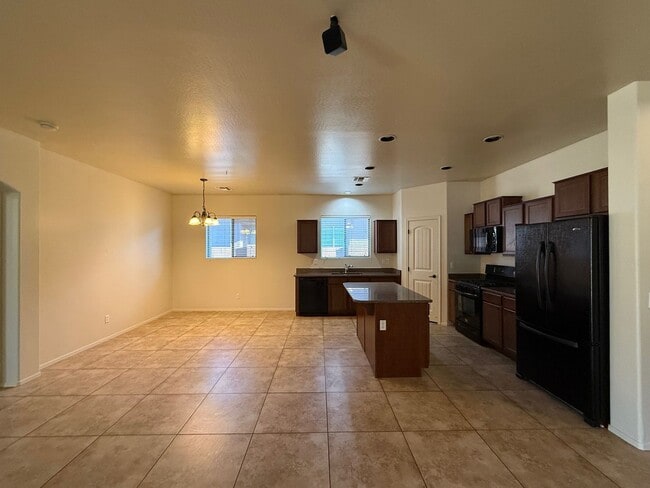 Building Photo - 3 bedroom close to downtown queen creek