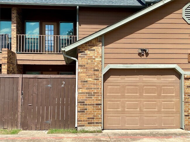 Building Photo - 500 Norwood Pl