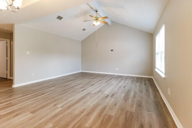 Building Photo - 16201 N View Ct