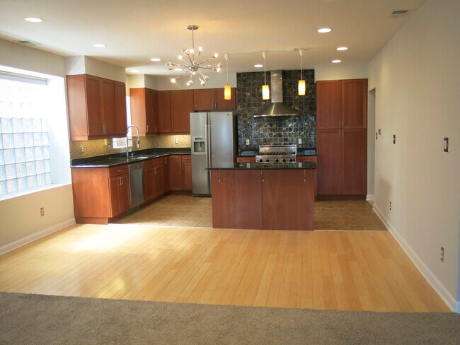 Foto del edificio - 5746 N Milwaukee Ave