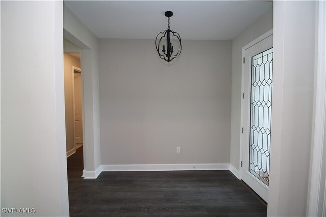 Building Photo - 2051 Grove Dr