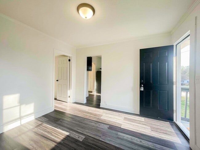 Building Photo - Picturesque One Bedroom House on Morgan St...