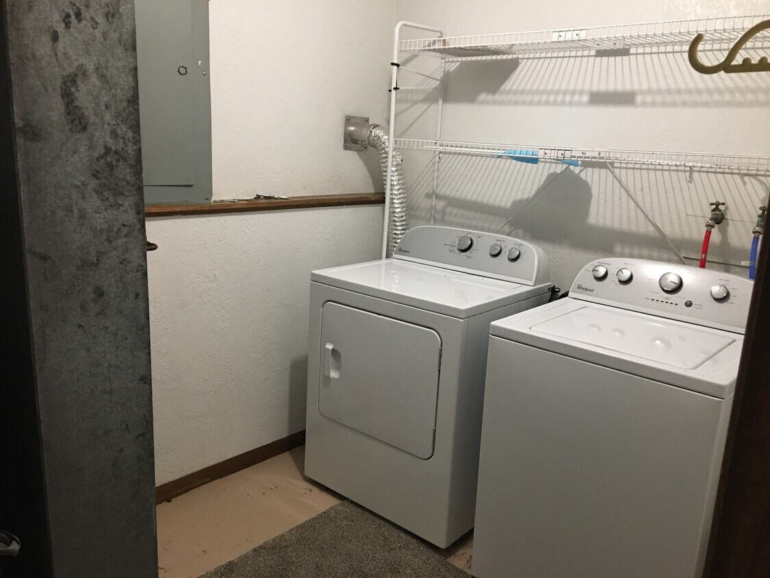 Laundry in unit - 723 S College St
