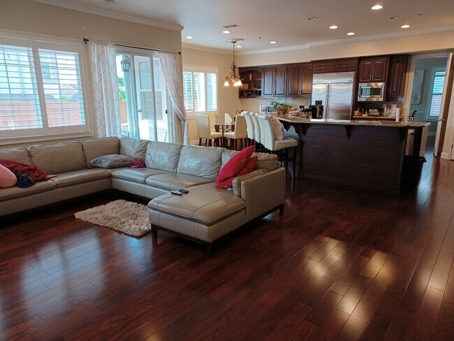 Building Photo - 2860 E Castle Pines Terrace