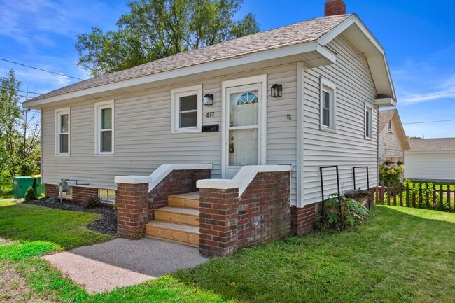 Building Photo - 1 Bedroom House